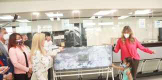 Premian a contribuyente cumplido con auto del año