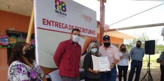 ENTREGA ALCALDE HÈCTOR VILLEGAS ESCRITURAS EN 2 COLONIAS
