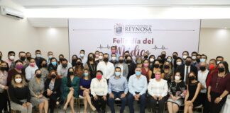 Reconoce Ayuntamiento a los médicos en su día