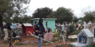 Realizan limpieza en panteones municipales, se reportan listos para Día de Muertos.
