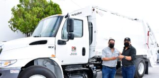 Presidente Municipal, entrega Nuevo Camión Recolector, a la Villa de Nuevo Progreso