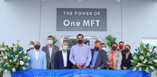 Inaugura alcalde Carlos Víctor Peña Ortiz planta maquiladora.