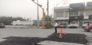 Personal de servicios primarios, realizan labores de bacheo en colonias Morelos e hijos ejidatarios