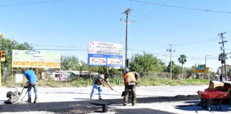 Aplican bacheo a céntricas vialidades, con mayor deterioro