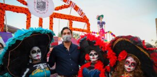 Inauguró Alcalde Carlos Peña Monumental Altar de Muertos