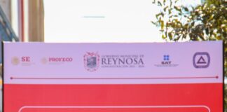 Da Presidente Municipal banderazo del Buen Fin 2021, invitando a ciudadanos al consumo local.