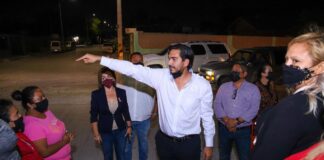 Realiza Presidente Municipal Carlos Peña Ortiz, trabajos de instalación y funcionamiento de luminarias.