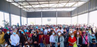 Lleva Presidente Municipal Carlos Peña Ortiz, a las dependencias municipales con servicios y beneficios en la audiencia pública de la col. Humberto Valdez R.