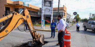 Continúa Alcalde Carlos Peña Ortiz supervisando obras de rehabilitación de redes de drenaje sanitario.
