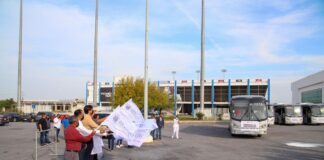 Dan banderazo a la campaña de vacunación a maestros, contra COVID-19