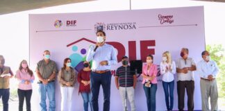 Habitantes de Villa Esmeralda reciben al Presidente Municipal Carlos Peña Ortiz, durante el programa “ DIF Siempre Contigo “.