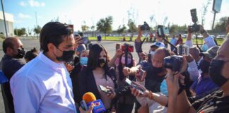 Promueve el Presidente Municipal Carlos Peña Ortiz, invertir impuesto de casinos en apoyos para becas a estudiantes.