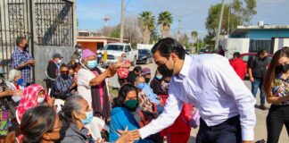 Celebran posada navideña a los abuelitos del grupo de comunitario de la colonia Lucio Blanco.