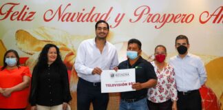 Celebra Carlos Peña Ortiz posada con el Sindicato de Mantenimiento