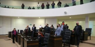 Se niega gobernador a renunciar a altos sueldos y prestaciones especiales, vetando ley promovida por MORENA