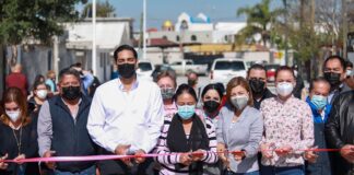 Agradecen habitantes al Presidente Municipal Carlos Peña Ortiz, pavimentación de calles.