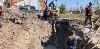 Trabaja COMAPA Reynosa en reparación de línea de Agua