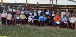 ENTREGA NATALY GARCÍA DÍAZ RECONOCIMIENTO EN EL REENCUENTRO DE AMIGOS BEISBOLISTAS