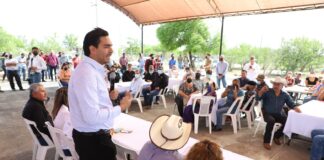 Visita Presidente Municipal Carlos Peña Ortiz a familias del ejido División del Norte.