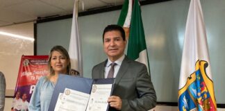 Rector de la UNT, entrega títulos a egresados de Licenciaturas, Maestrías y Doctorados
