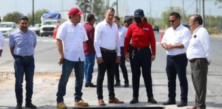 Destina Ayuntamiento 80 toneladas de asfalto en colonia Vista Hermosa.