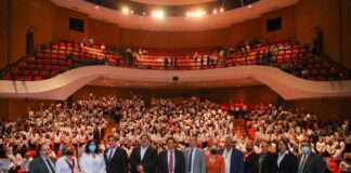 Participan Alcalde de Reynosa junto a la DGETI, en la ceremonia de entrega de títulos.