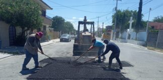 Dirige Carlos Peña Ortiz cuadrillas se bacheo al Sector Cumbres
