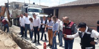 GOBIERNO MUNICIPAL DE REYNOSA, EN SINERGIA CON LA COMAPA, REPARA FUGA DE AGUA POTABLE EN LA CALLE 16 DE SEPTIEMBRE DE LA COLONIA LONGORIA.