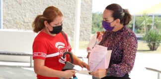 Entrega Gobierno de Reynosa las tarjetas de las becas municipales.