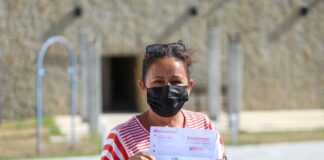 Entrega Gobierno de Carlos Peña Ortiz tarjetas de Becas a domicilio