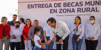 Cumple Gobierno de Reynosa con entrega de Becas a estudiantes de zona rural