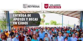 Entrega Alcalde Carlos Peña Ortiz, Becas Municipales en zona rural.