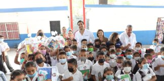 Manténganse en las escuelas para ser Maestros, Abogados, lo que gusten: Alcalde de Reynosa a niños estudiantes