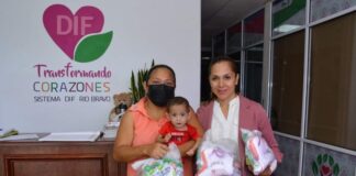 ENTREGA SRA. MALENA RODELA DE VILLEGAS Y SU EQUIPO DE TRABAJO DONACION DE ALIMENTOS A NIÑO DE 8 MESES DE NACIDO