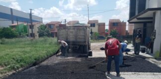 CONTINUA MUNICIPIO DE REYNOSA CON PROGRAMA DE BACHEO AL APLICAR 156 TONELADAS DE ASFALTO.