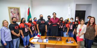 ATLETAS DEL CLUB COBRAS VISITAN A ALCALDE CARLOS PEÑA ORTIZ