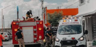 Dar paso a unidades de emergencia es obligación de todo conductor La Dirección de Tránsito y Vialidad, del Gobierno Municipal de Reynosa, hace un exhorto a los automovilistas para que durante el paso de vehículos de emergencia liberen el carril izquierdo y permitan su recorrido para atender el llamado de auxilio que les fue solicitado. Ambulancias, máquinas de bomberos, rescate, policía, y cualesquier otra unidad de emergencia debe circular sin obstáculos para llegar a su destino, pues de ello puede depender la seguridad y la vida de los ciudadanos. Cumplir con esta disposición apoya al cumplimiento de una atención, que es obligación de la autoridad, para preservar la integridad de quien ocupe de su presencia, y también evita a los conductores hacerse acreedores de una sanción por falta a las normas viales.