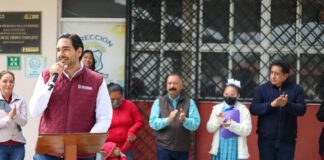 Invitó Carlos Peña Ortiz a niños a estudiar y cumplir sueños