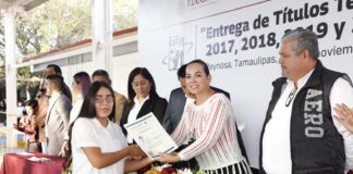 Entregan Títulos Técnicos a exalumnos del CETIS 71