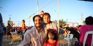 Convivió Carlos Peña Ortiz con niños y familias de San Valentín