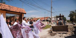 Cumple Carlos Peña Ortiz compromiso con vecinos de la calle Llera