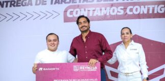 Felicita Alcalde de Reynosa a estudiantes de Maestría y Doctorado que recibieron Beca