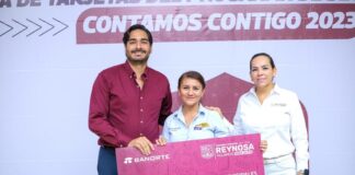 Entregó Alcalde Carlos Peña Ortiz Tarjetas de Becas de Posgrado