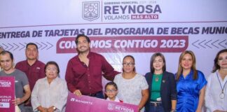 Entregó Carlos Peña Ortiz tarjetas de Becas a alumnos de Primaria