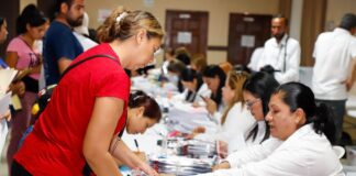 Continúa entrega de tarjetas de Becas Municipales en Reynosa