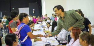 Entrega Gobierno de Reynosa tarjetas de Becas a rezagados