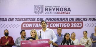 Entregó Carlos Peña Ortiz Becas de Titulación del Gobierno de Reynosa