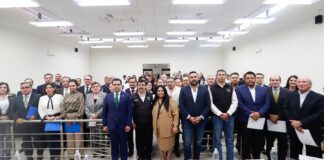 El rector Dámaso Anaya sostiene encuentro con universitarios de la FADYCS-UAT
